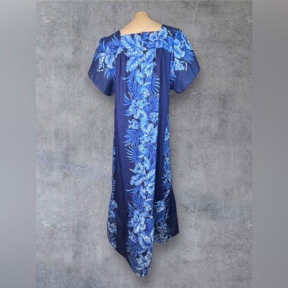 Hawaiian Hibiscus Floral MuuMuu - Picture 2 of 6